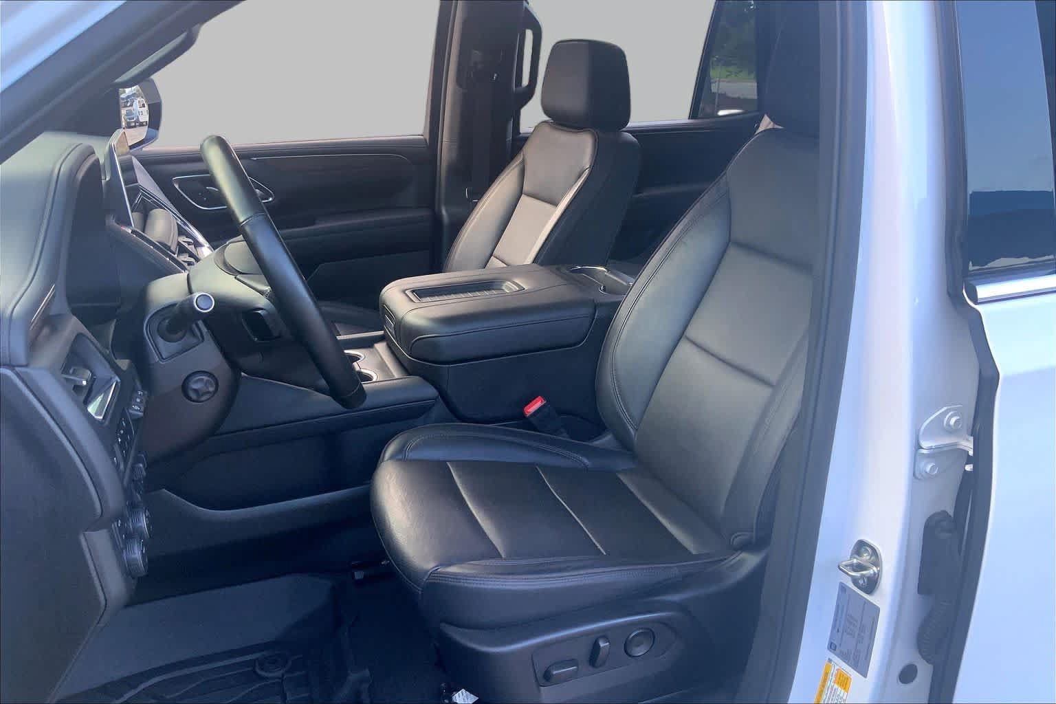 Used 2024 Chevrolet Tahoe High Country AWD/4WD image 8