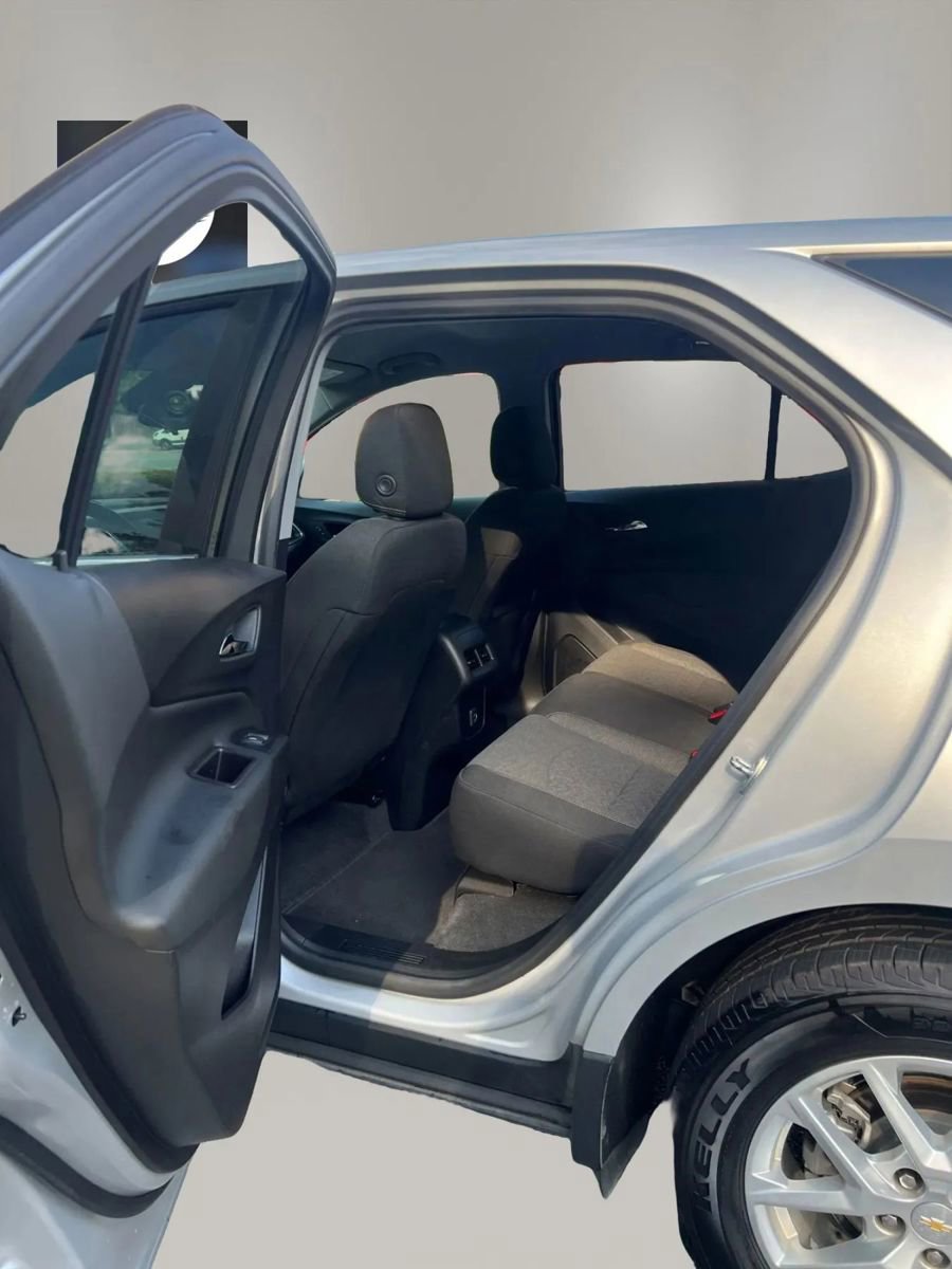 Used 2022 Chevrolet Equinox LT w/ Driver Convenience Package image 8