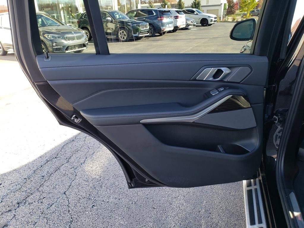 Used 2024 BMW X7 xDrive40i image 12