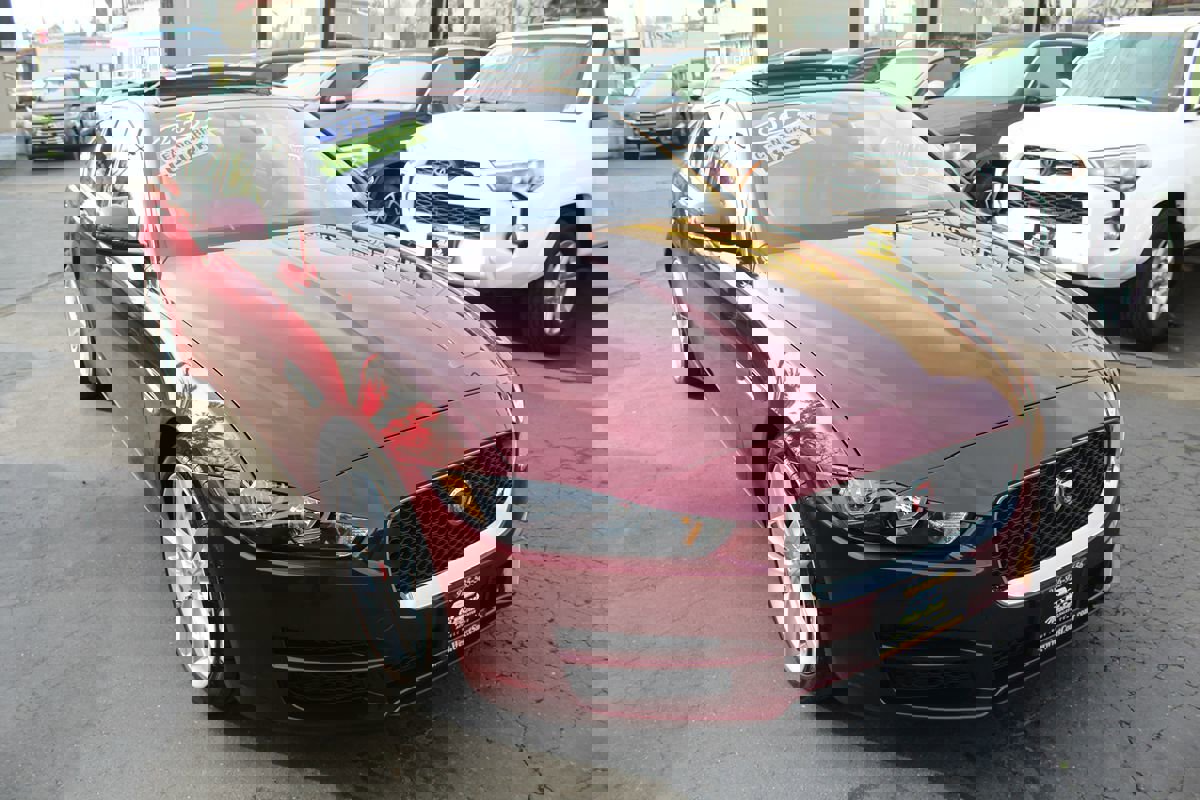 Used 2017 Jaguar XE Prestige image 8