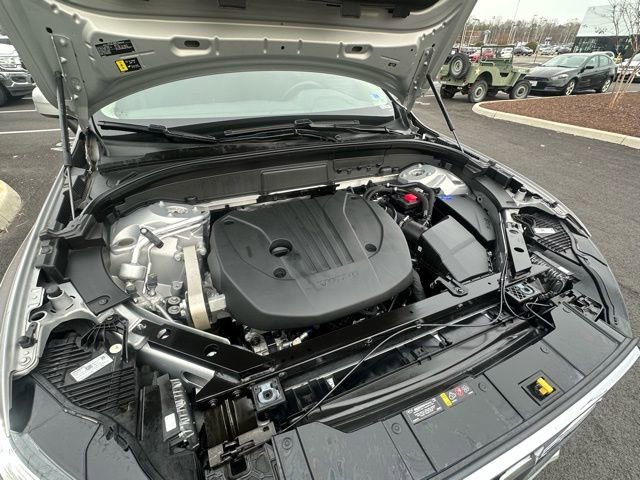 Used 2022 Volvo XC60 B5 Momentum w/ Climate Package image 14