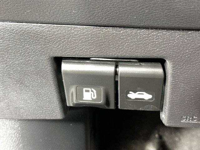 Used 2023 Nissan Versa SV FWD image 21
