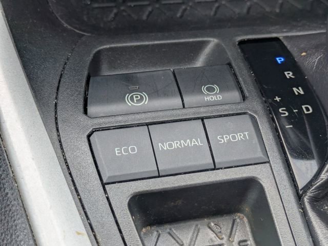 Used 2020 Toyota RAV4 XLE image 25