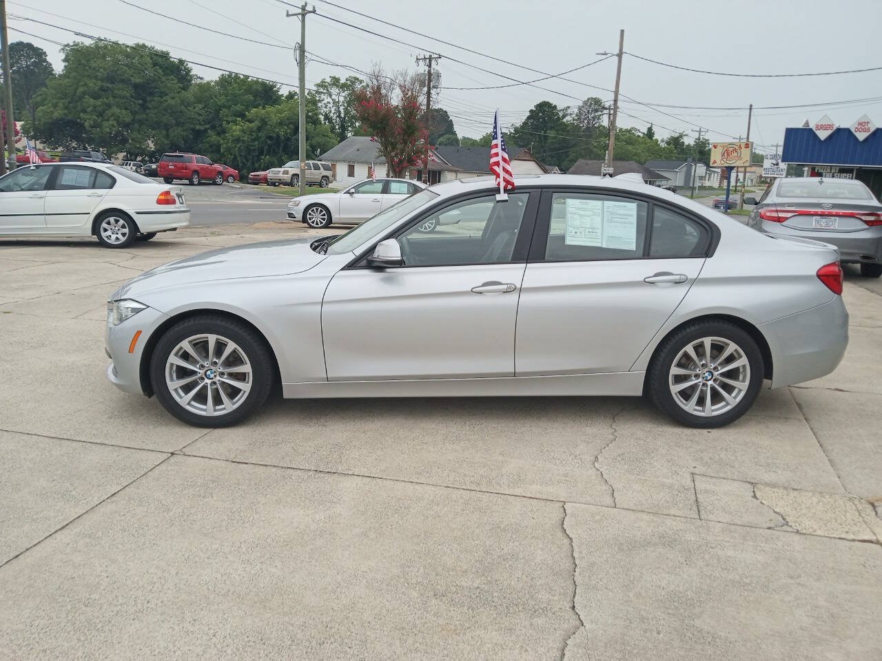 Used 2018 BMW 320i xDrive Sedan AWD/4WD image 3