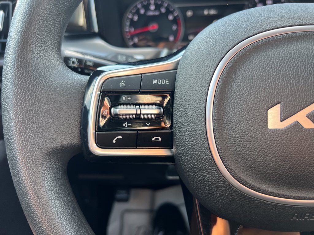 Certified 2023 Kia Sorento LX AWD/4WD image 18