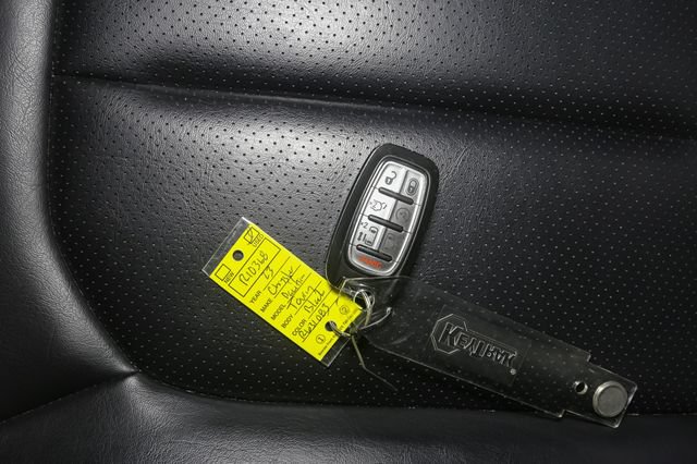 Used 2023 Chrysler Pacifica Touring-L FWD image 41