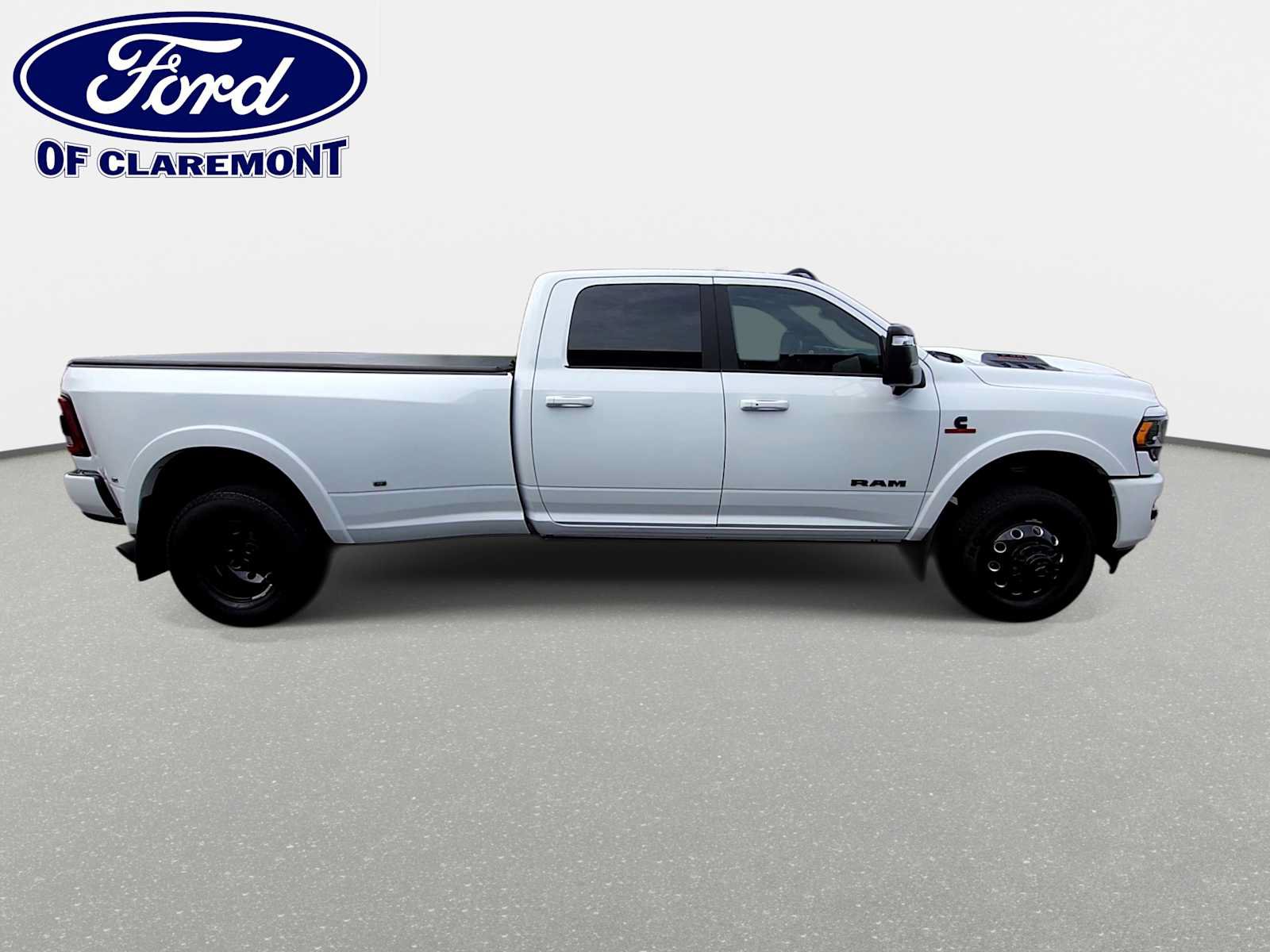 Used 2024 RAM 3500 Limited w/ Night Edition AWD/4WD image 9