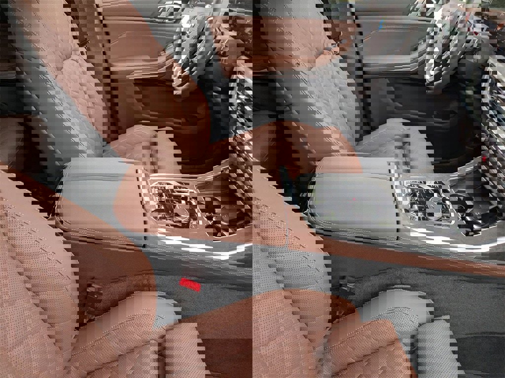 New 2025 BMW X7 xDrive40i w/ Premium Package image 36