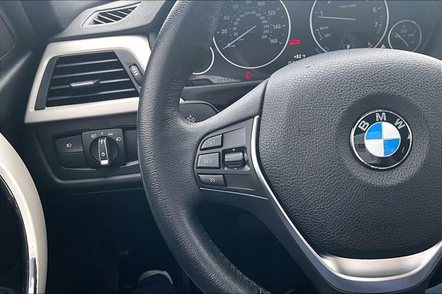 Used 2018 BMW 320i Sedan image 18