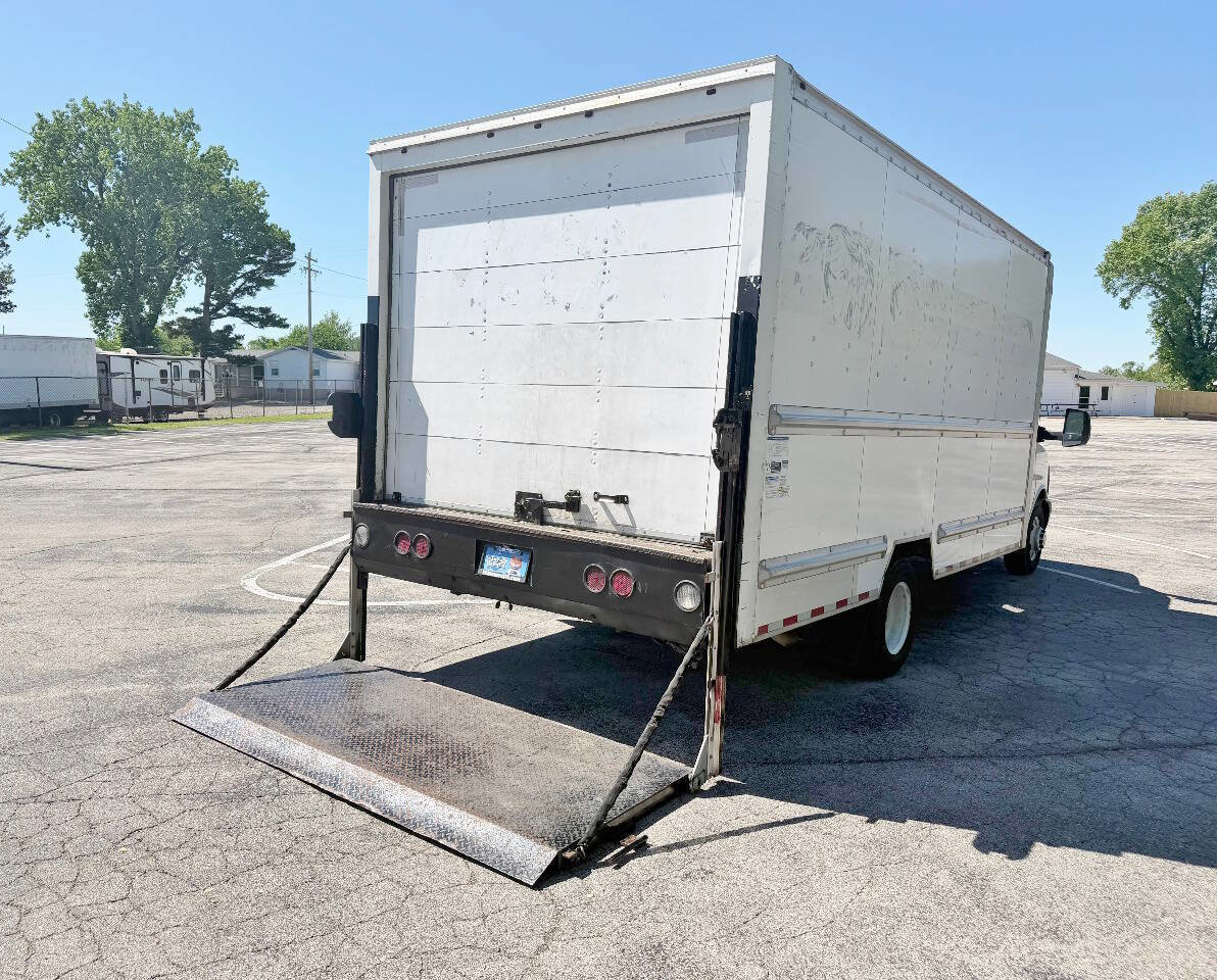 Used 2017 GMC Savana 3500 Extended RWD image 12