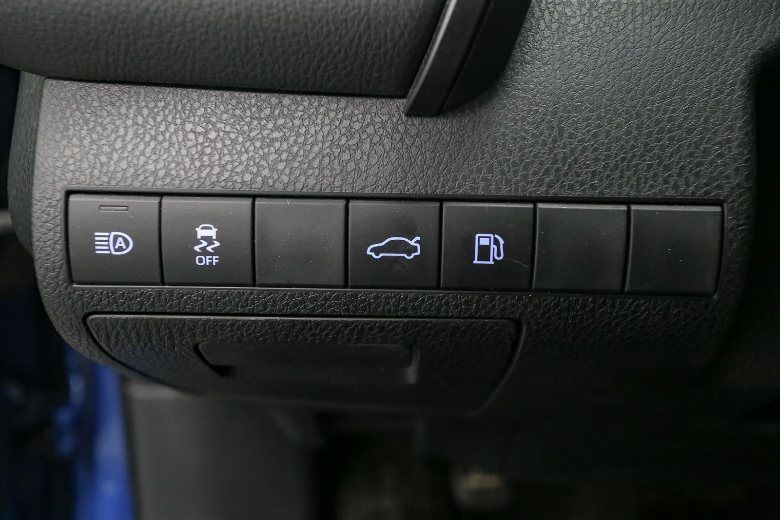 Used 2018 Toyota Camry SE image 38