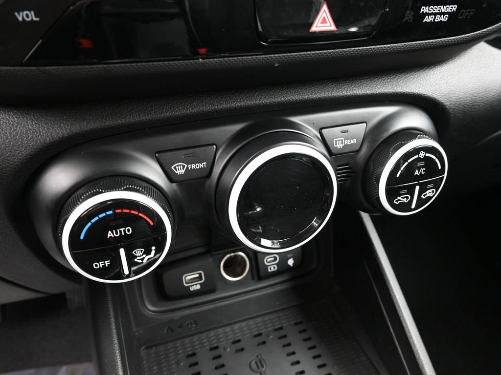 Used 2024 Hyundai Venue Limited image 32