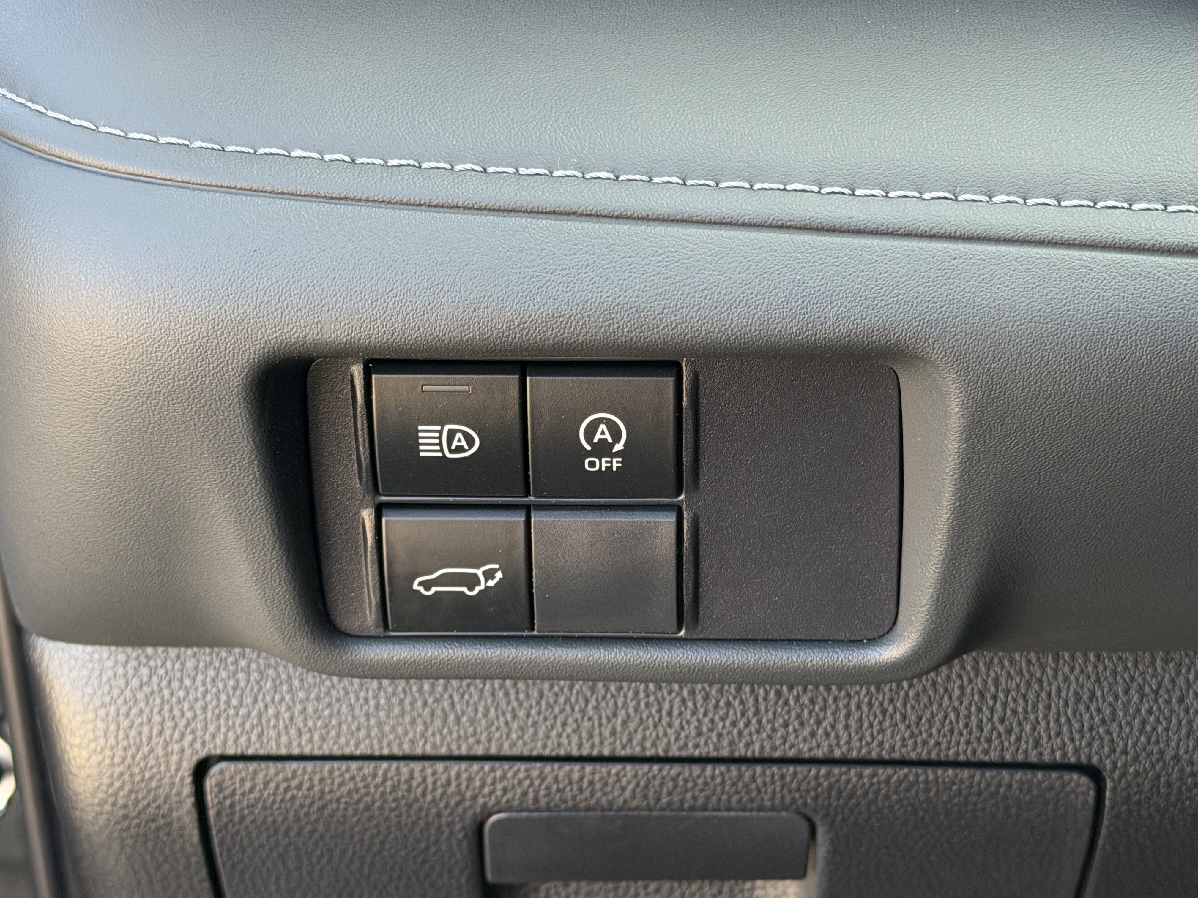 Used 2025 Toyota Highlander LE FWD image 20