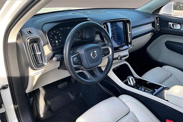 Used 2020 Volvo XC40 T5 Inscription image 17