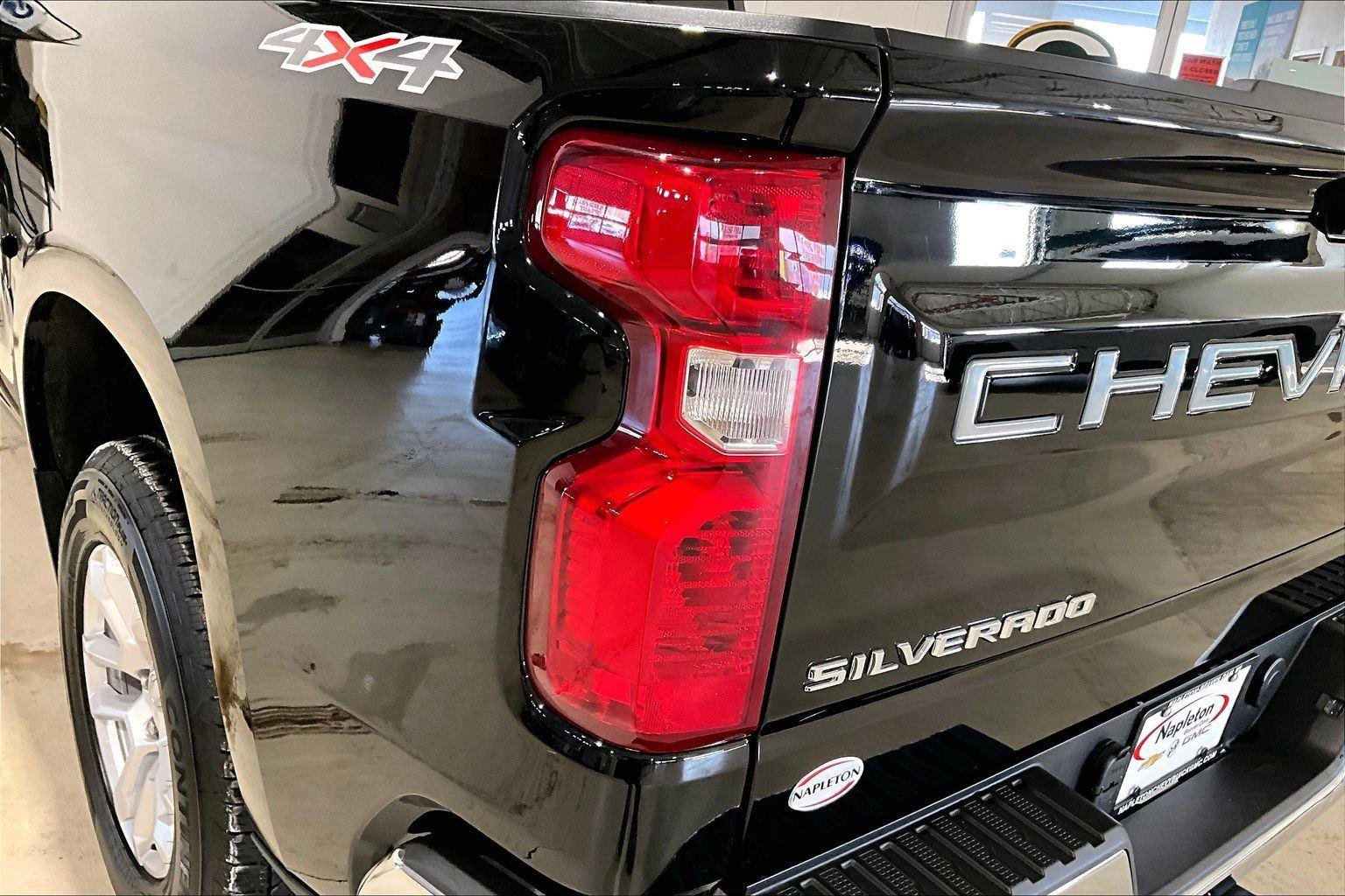 Used 2022 Chevrolet Silverado 1500 LT w/ Protection Package image 32