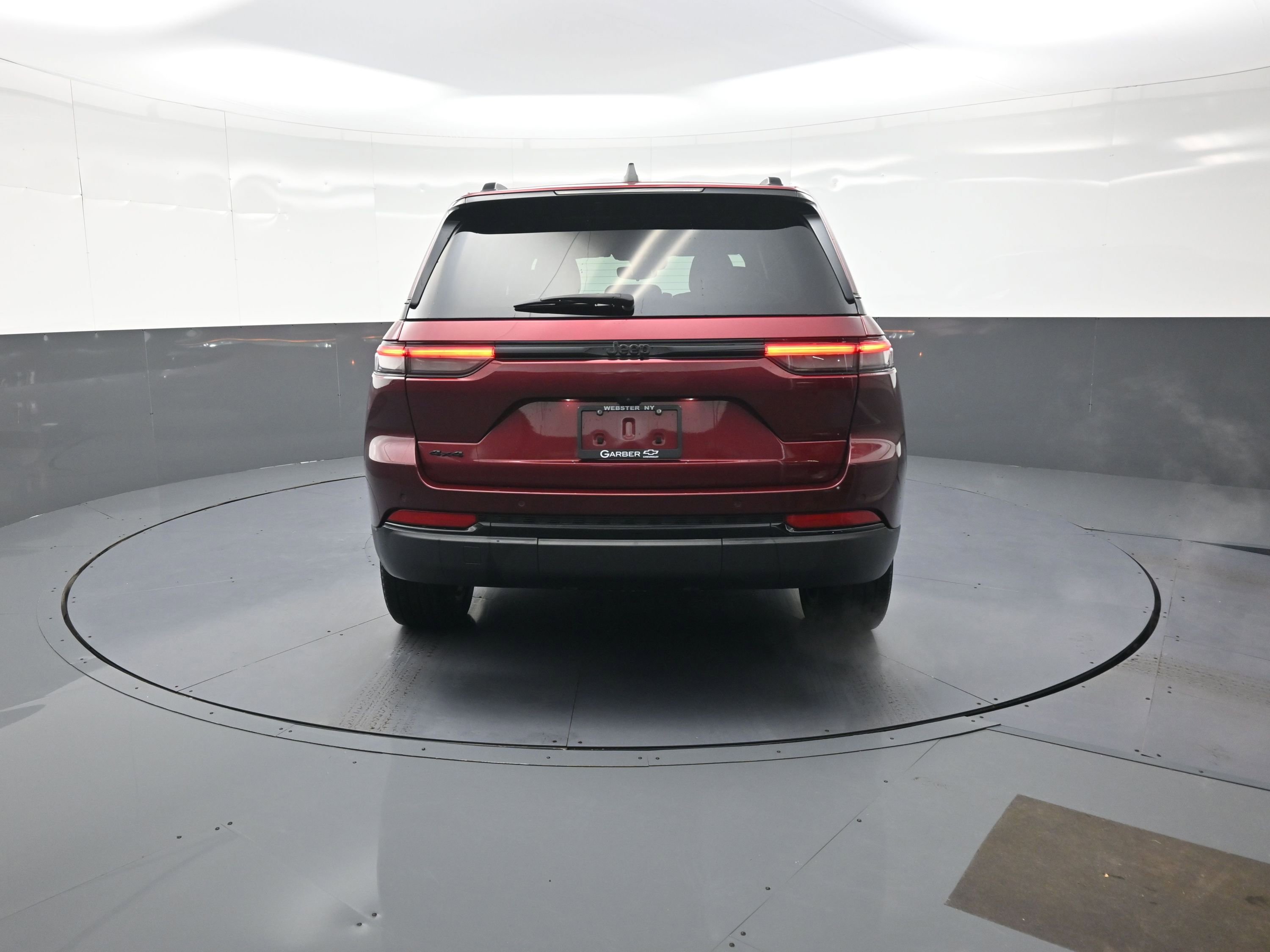 Used 2023 Jeep Grand Cherokee Altitude image 4