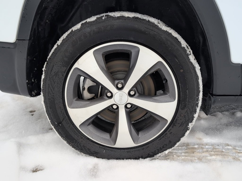 Used 2021 Jeep Cherokee Limited image 9