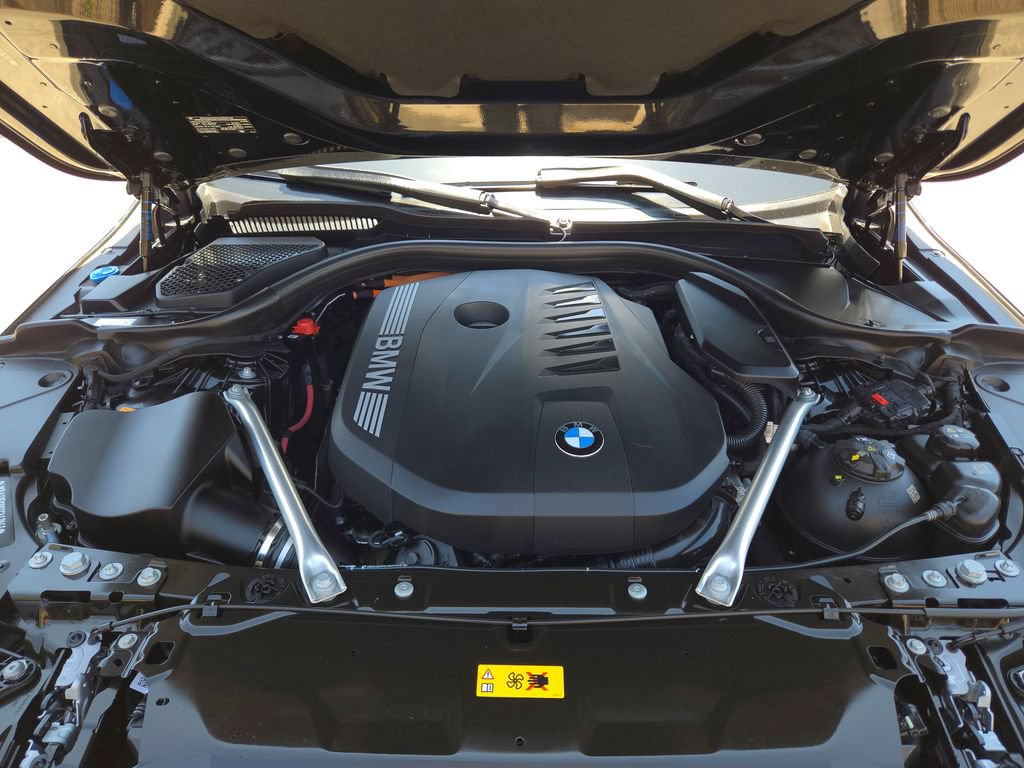 Used 2026 BMW 550e xDrive w/ Premium Package AWD/4WD image 23
