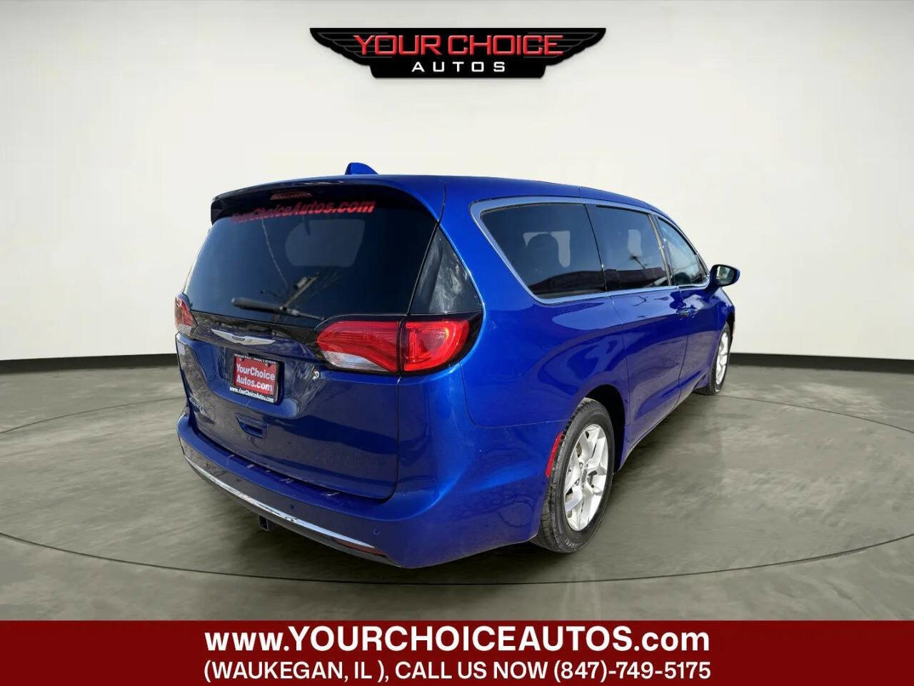 Used 2019 Chrysler Pacifica Touring Plus w/ Tire & Wheel Group FWD image 5