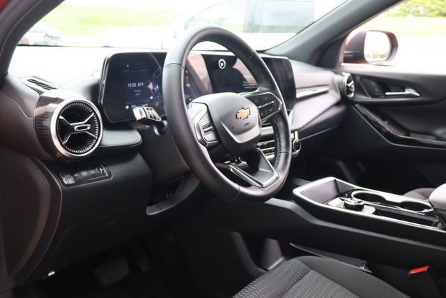 Used 2026 Chevrolet Equinox LT AWD/4WD image 13