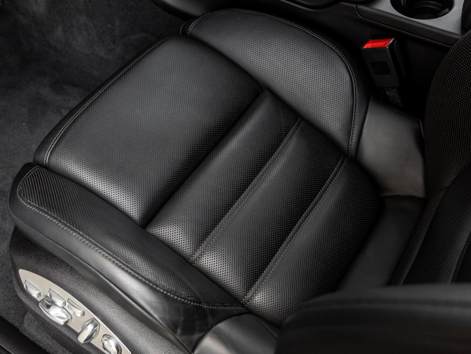 Certified 2024 Porsche Macan GTS AWD/4WD image 23