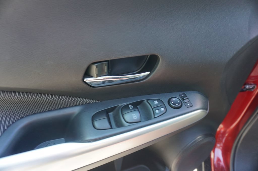 Used 2019 Nissan Kicks SV FWD image 4
