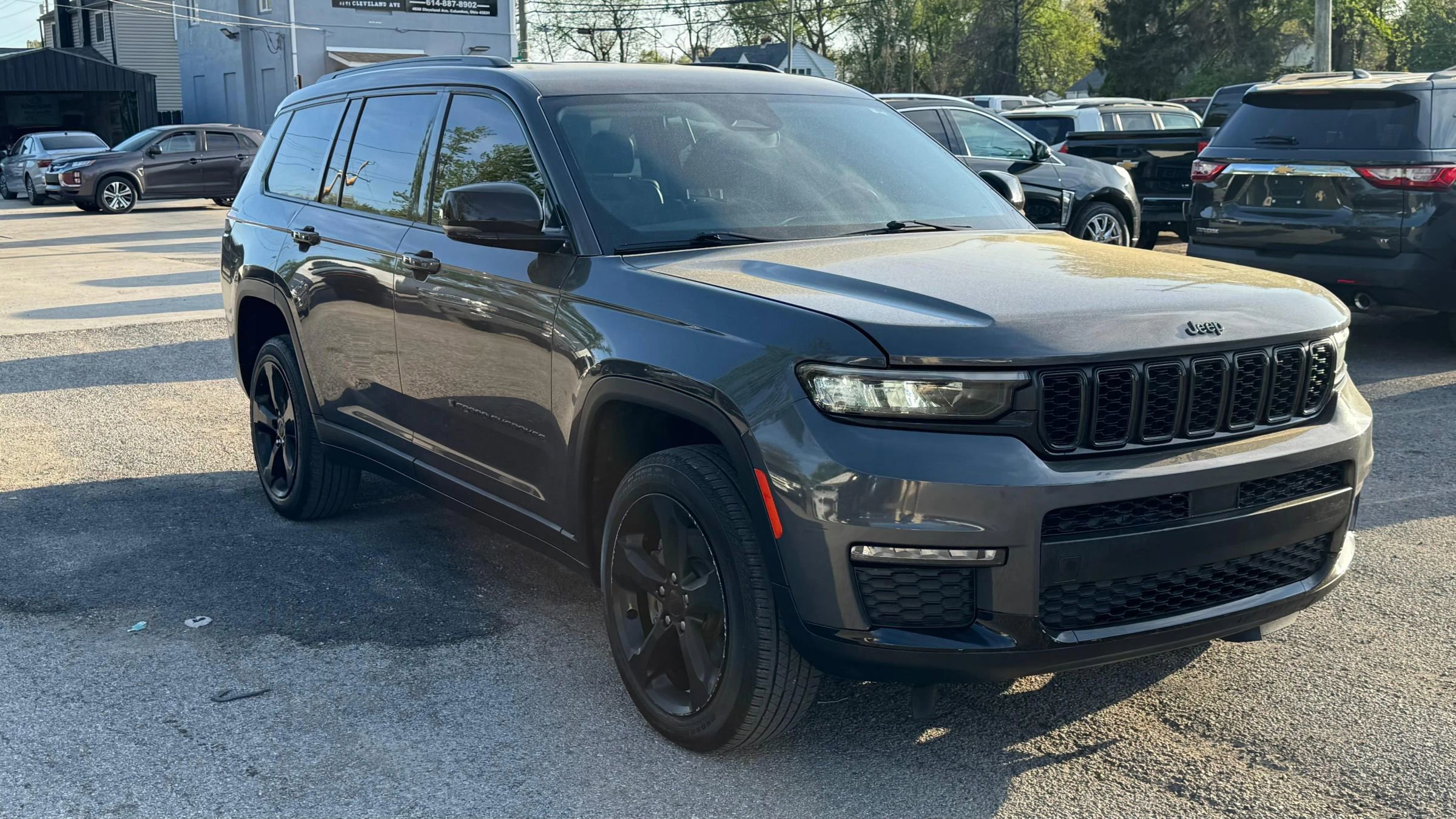 Used 2022 Jeep Grand Cherokee L Limited w/ Black Appearance Package AWD/4WD image 7
