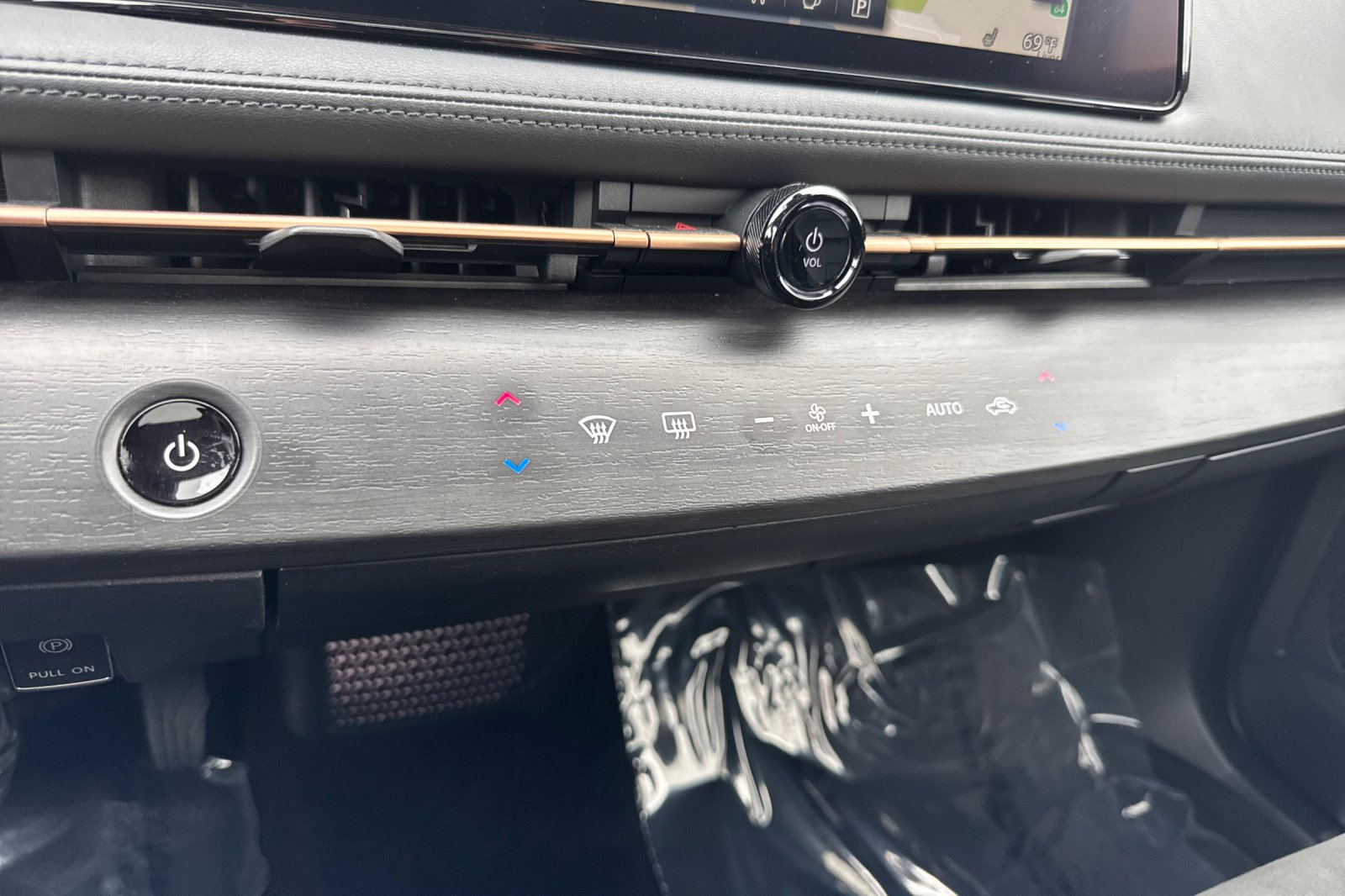 Used 2023 Nissan Ariya AWD image 28