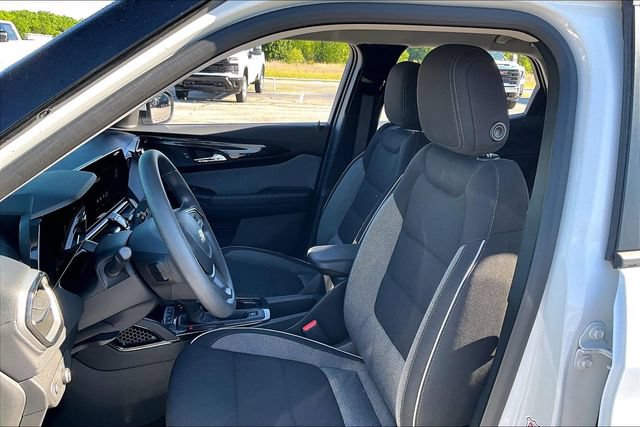 Used 2025 Chevrolet TrailBlazer LT AWD/4WD image 21