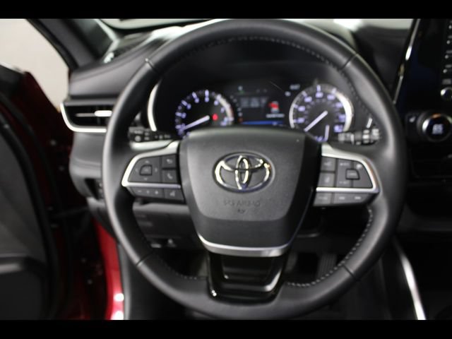 Used 2022 Toyota Highlander XSE FWD image 17