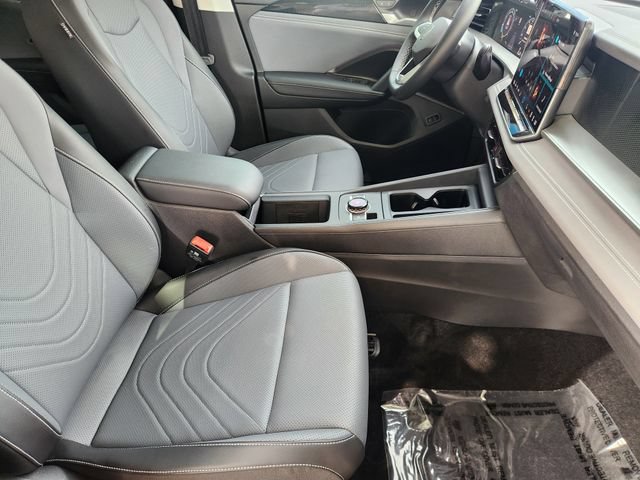 Used 2025 Volkswagen Tiguan SE AWD/4WD image 20