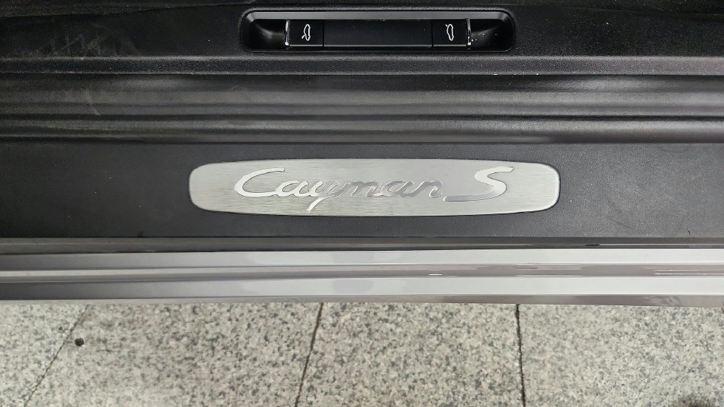 Used 2019 Porsche 718 Cayman S RWD image 32