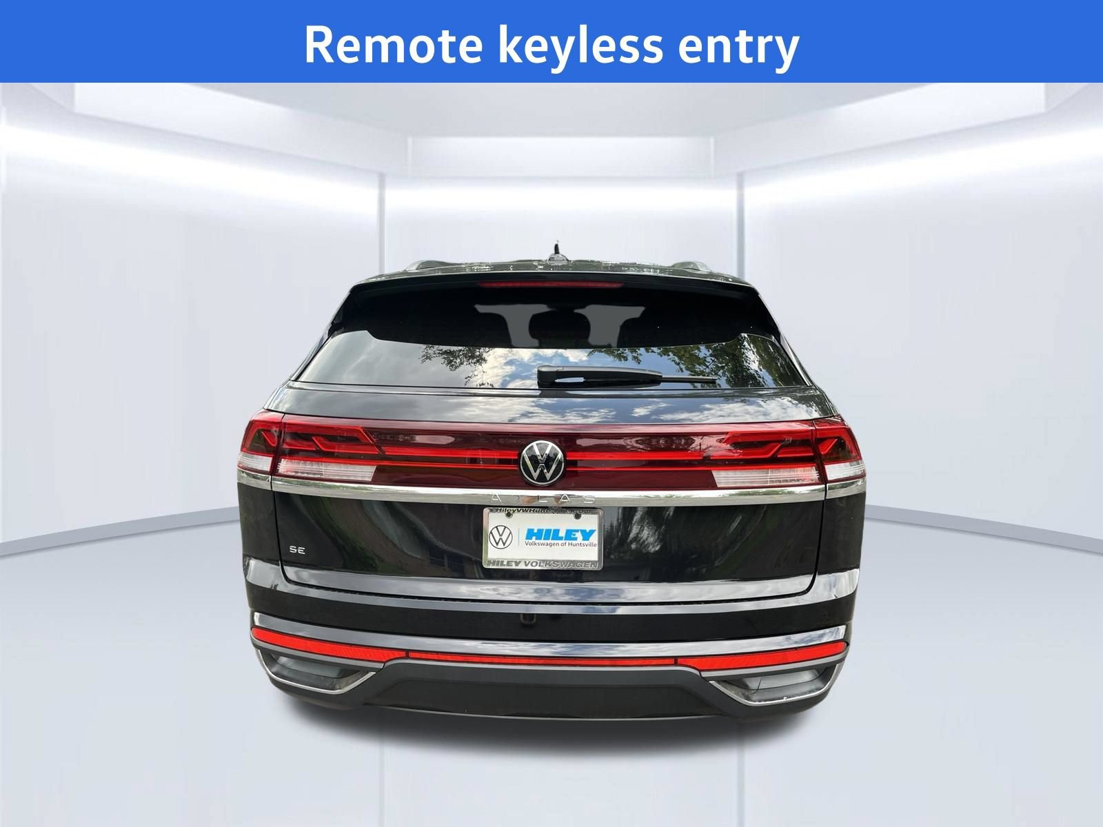 New 2026 Volkswagen Atlas Cross Sport SE FWD image 4