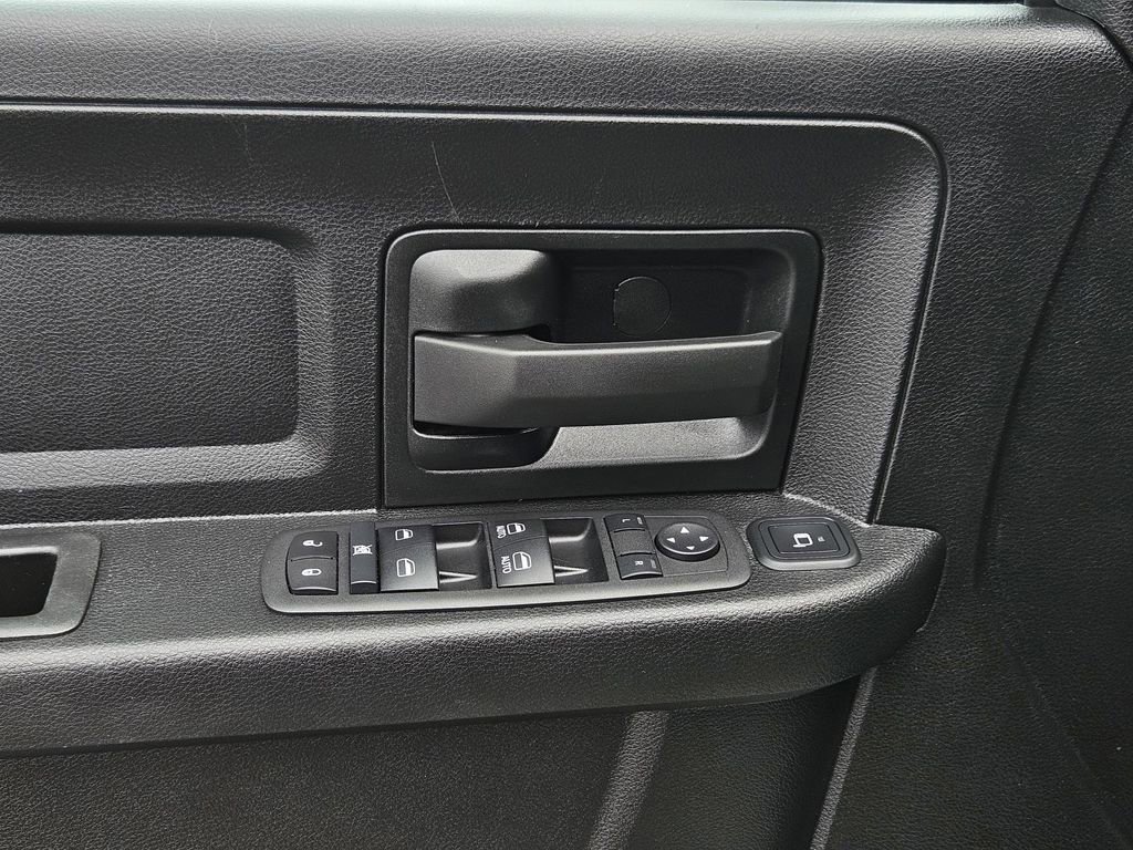 Used 2024 RAM 3500 Tradesman w/ Chrome Appearance Group image 27