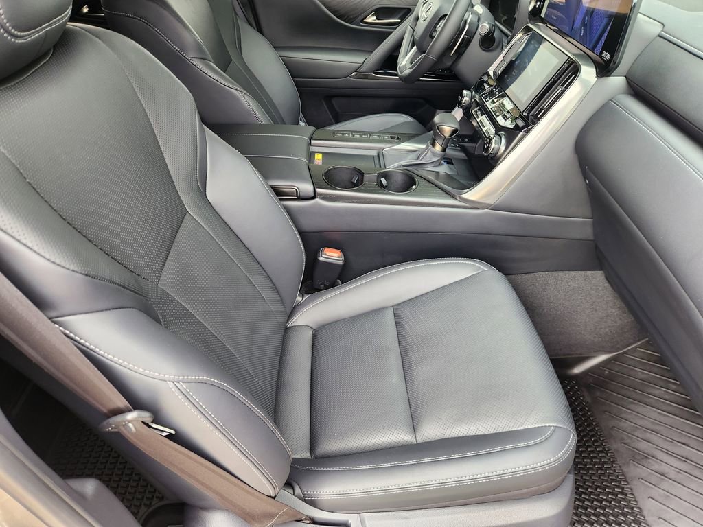 Used 2025 Lexus LX 600 4WD w/ Luxury Package image 14