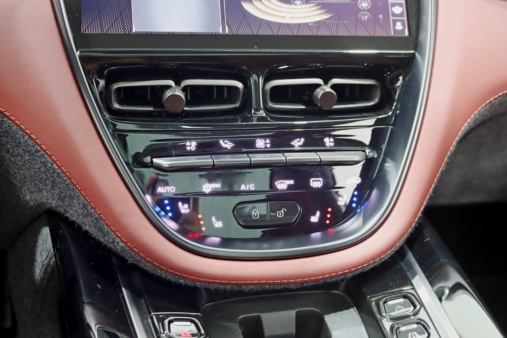 Used 2021 Aston Martin DBX image 29