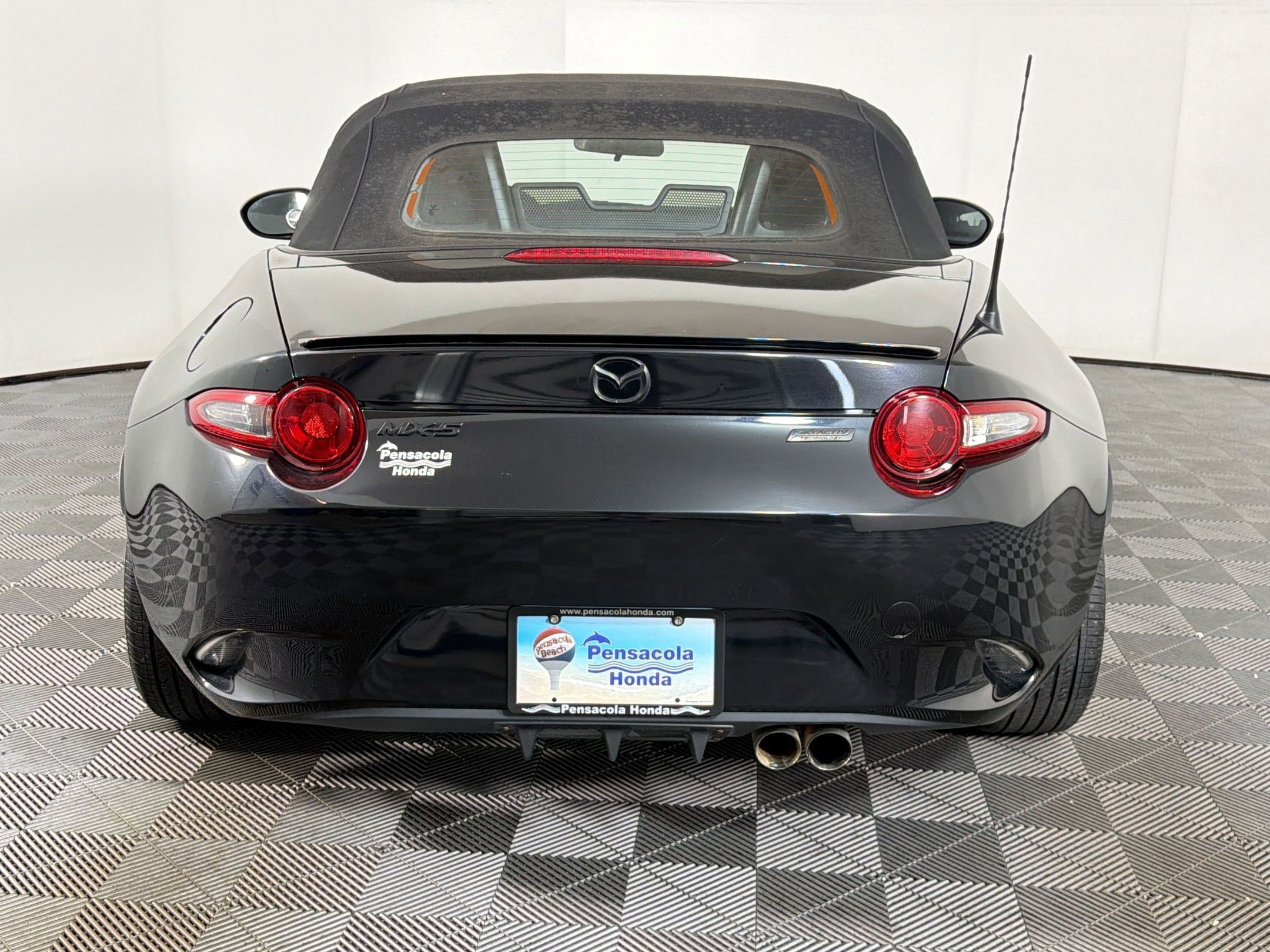 Used 2017 MAZDA MX-5 Miata Sport RWD image 10