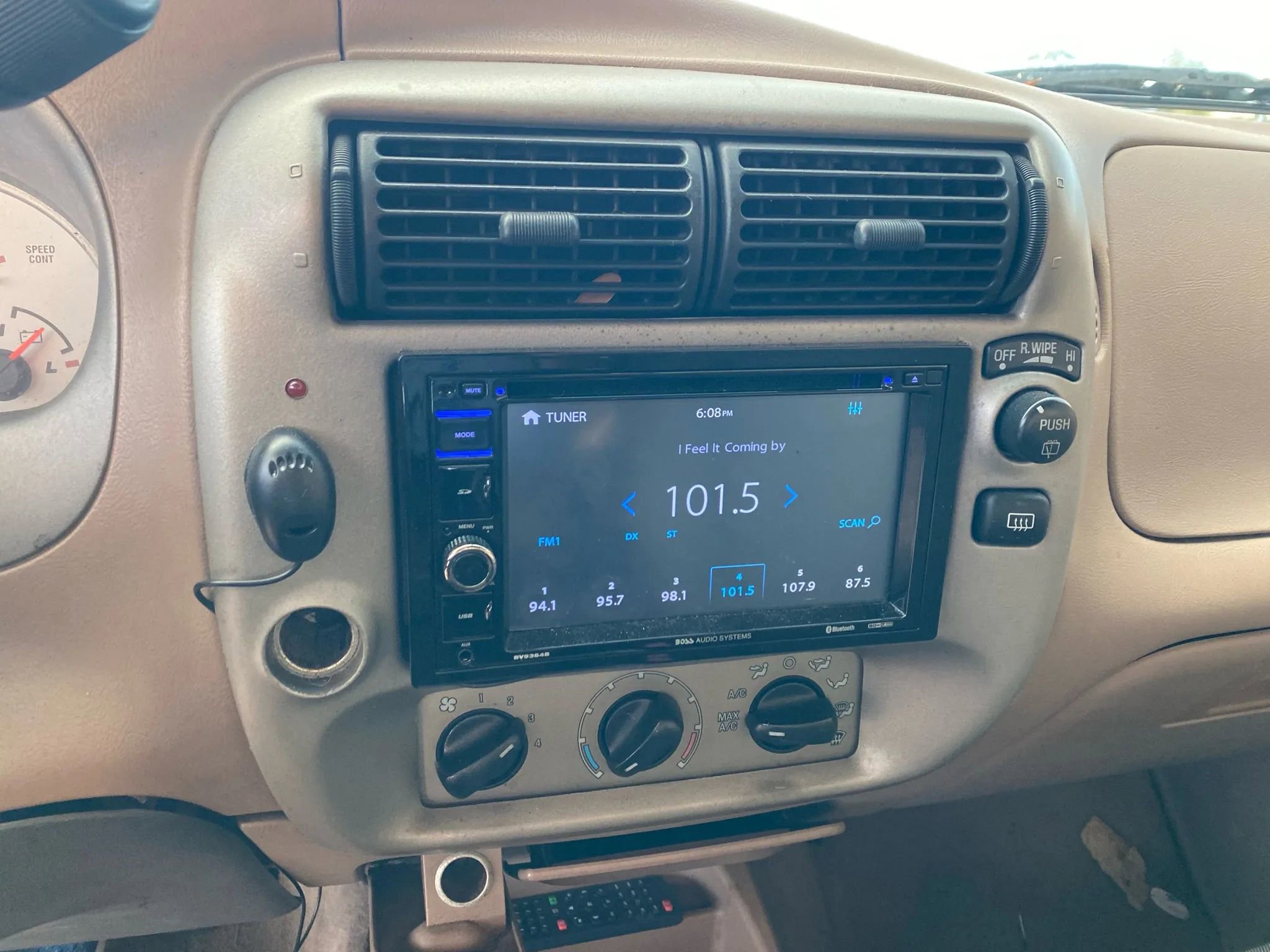 Used 2001 Ford Explorer Sport image 9