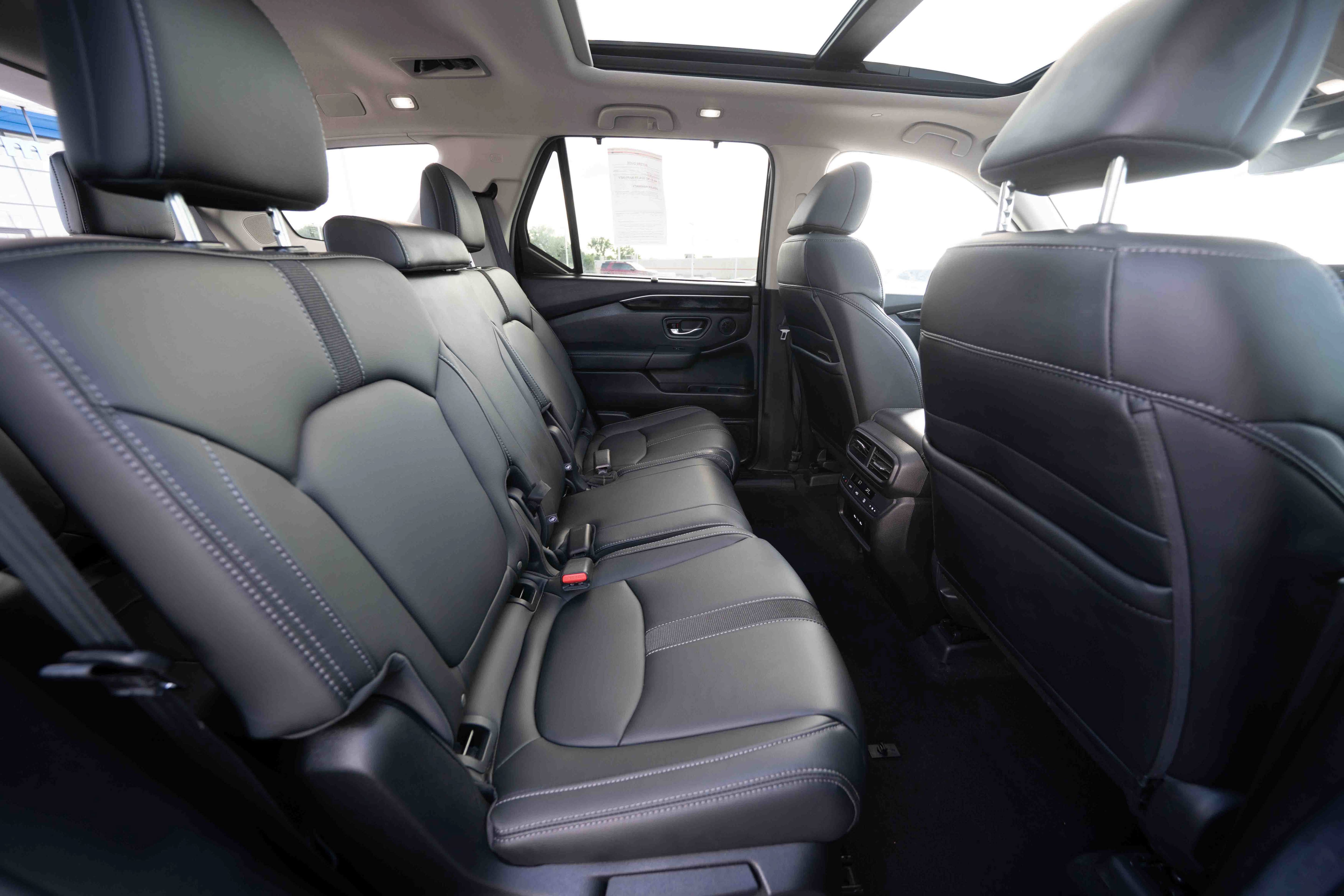 Used 2025 Honda Pilot Touring image 25