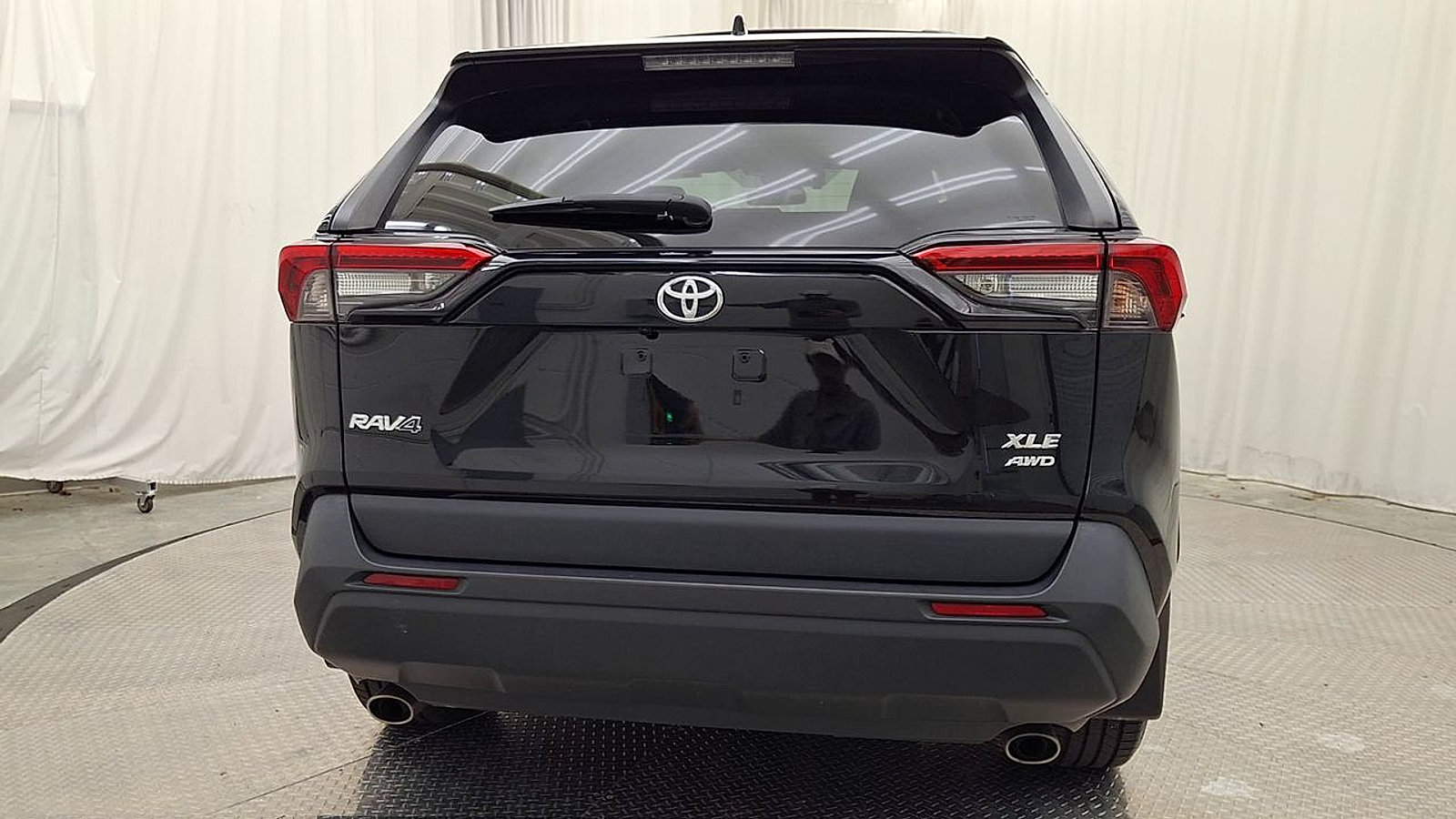 Certified 2022 Toyota RAV4 XLE Premium AWD/4WD image 4