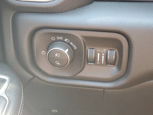 Used 2020 RAM 3500 Laramie AWD/4WD image 18