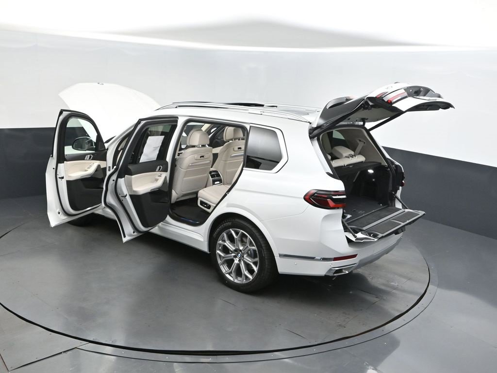 New 2026 BMW X7 xDrive40i w/ Executive Package image 3