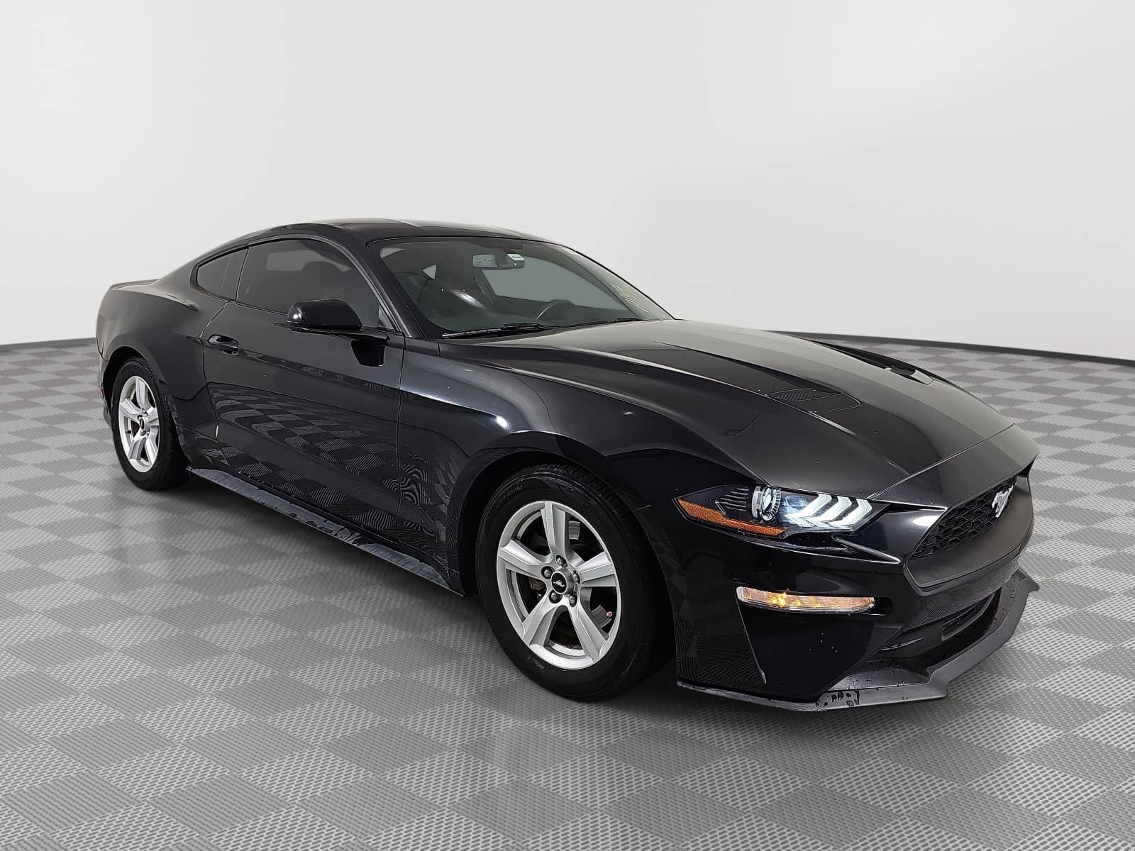 Used 2019 Ford Mustang Coupe RWD image 2