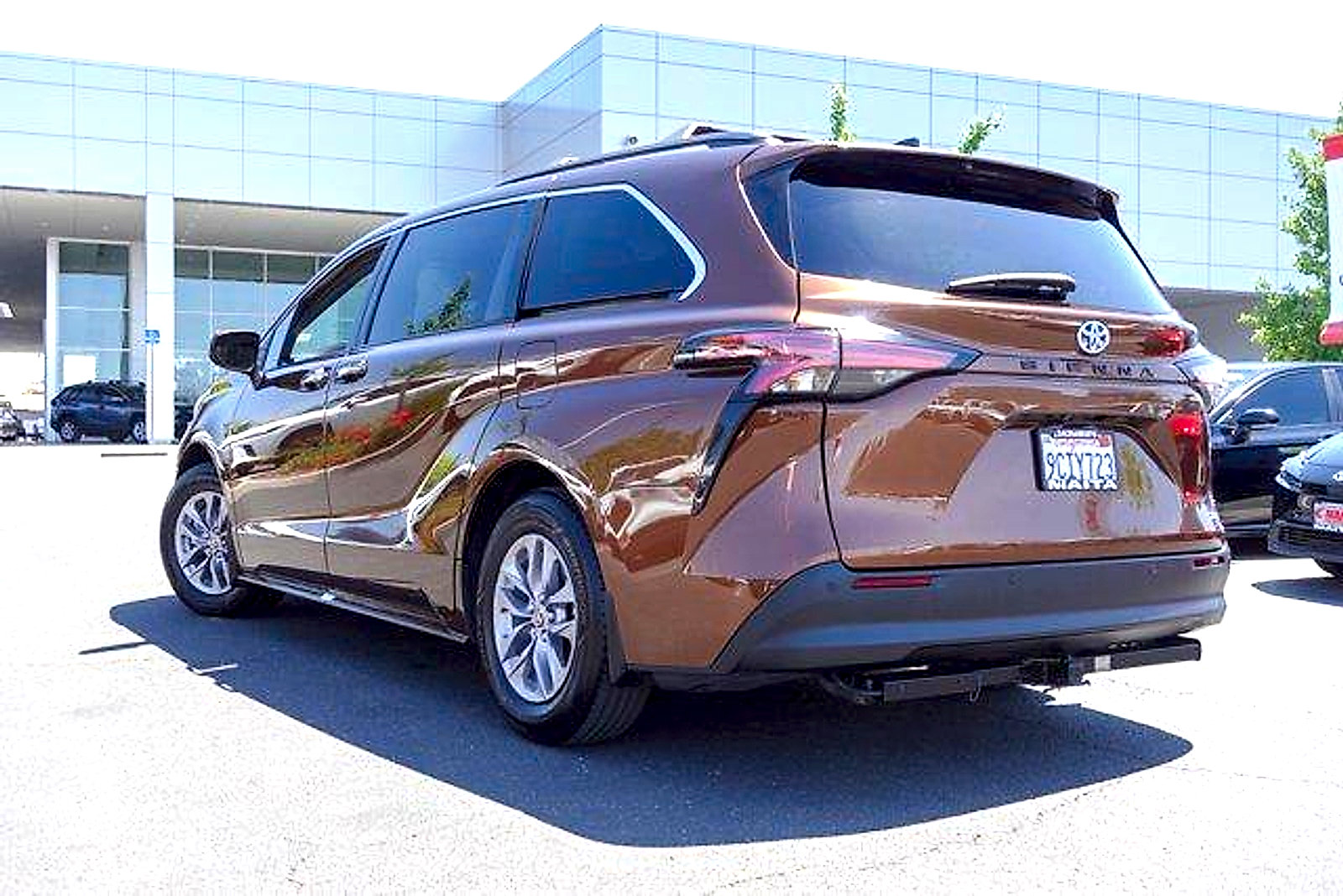 Used 2022 Toyota Sienna XLE w/ XLE Plus Package FWD image 7