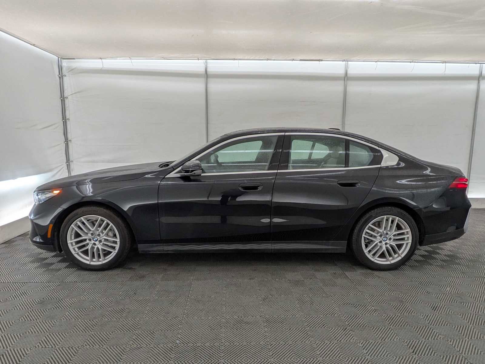 Used 2024 BMW 530i 530i w/ Premium Package image 3