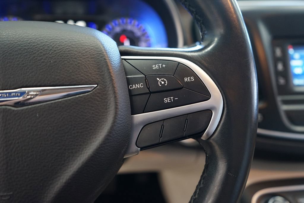Used 2015 Chrysler 200 Limited w/ Convenience Group FWD image 28