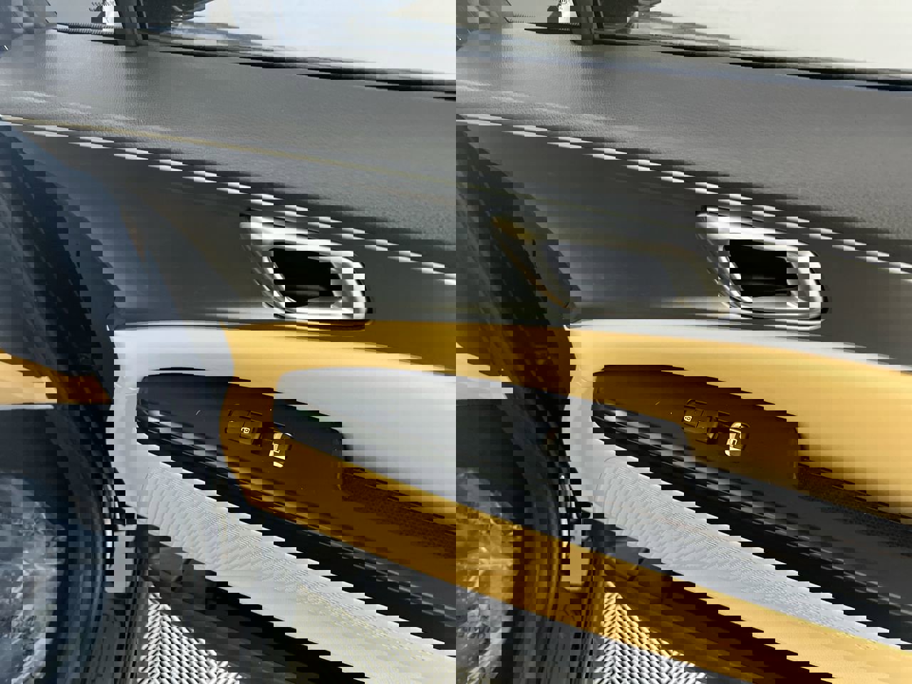 Used 2023 Kia Carnival LX image 31