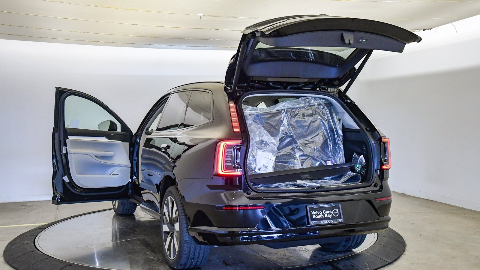 New 2025 Volvo EX90 Plus w/ Protection Package Premier image 30