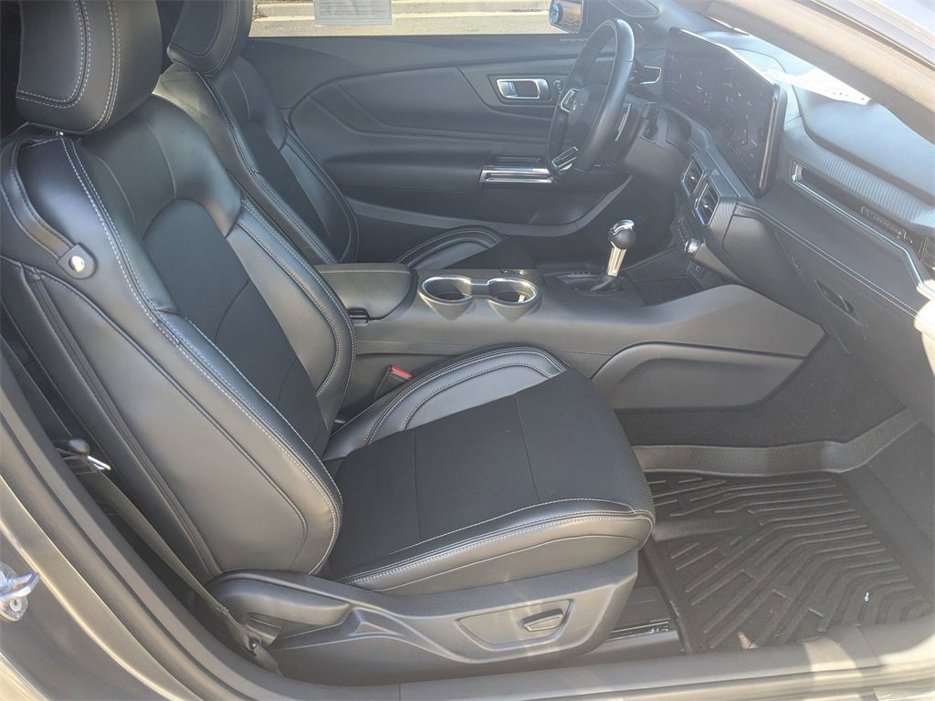 Used 2025 Ford Mustang GT Premium image 30
