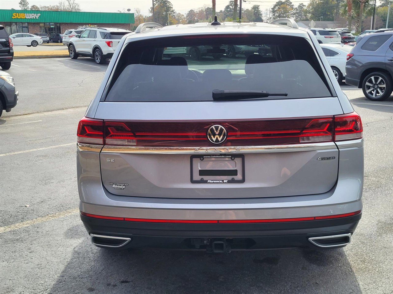 Used 2024 Volkswagen Atlas SE image 3